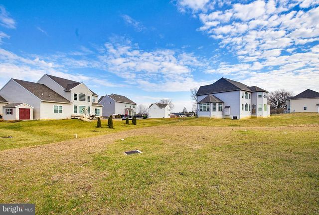 1525 VILLAGE RD, Strasburg, PA 17579