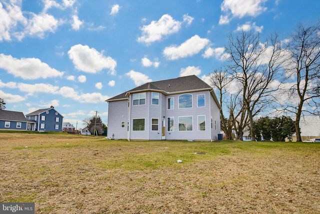 1525 VILLAGE RD, Strasburg, PA 17579