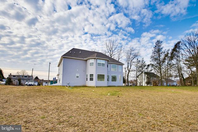 1525 VILLAGE RD, Strasburg, PA 17579