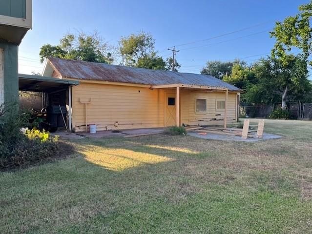 1806 N Avenue S, Freeport, TX 77541