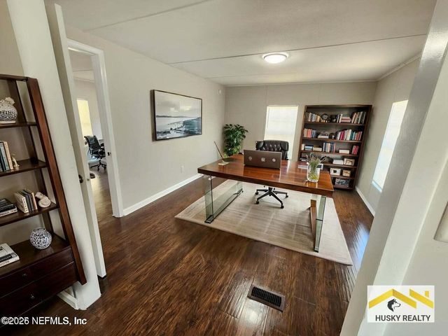 5827 AUGO Lane, Jacksonville, FL 32244