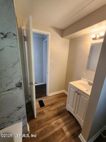 5827 AUGO Lane, Jacksonville, FL 32244