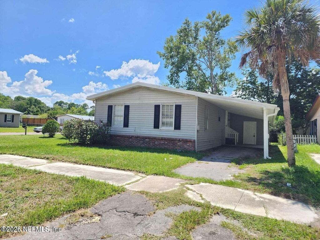 5827 AUGO Lane, Jacksonville, FL 32244