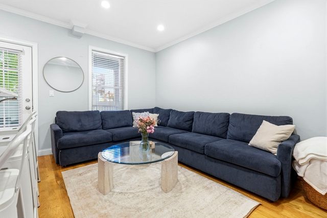 242 W 5th St 1, Boston, MA 02127