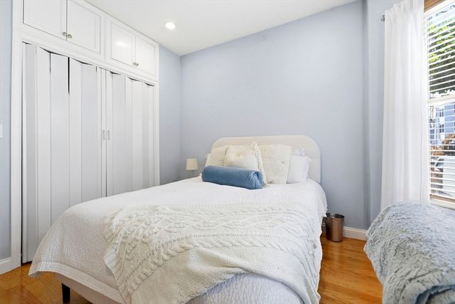 242 W 5th St 1, Boston, MA 02127