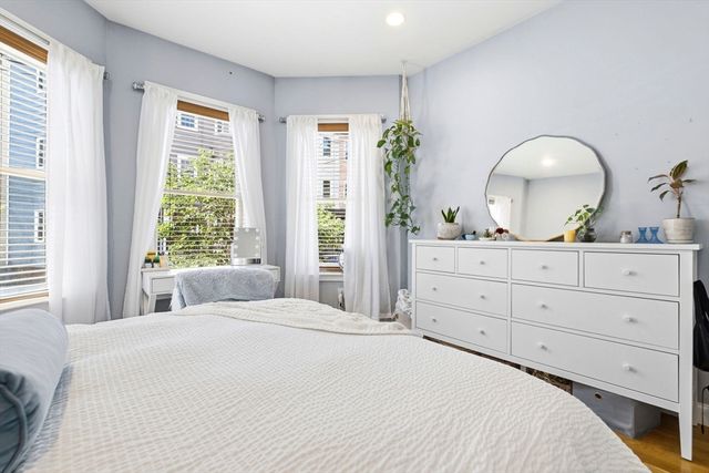 242 W 5th St 1, Boston, MA 02127