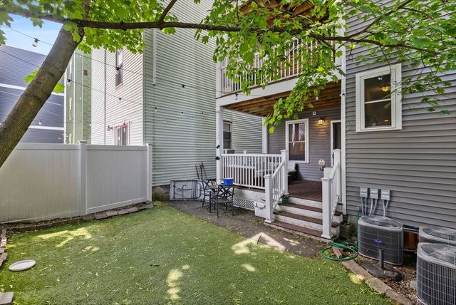 242 W 5th St 1, Boston, MA 02127