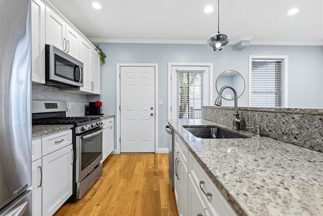 242 W 5th St 1, Boston, MA 02127