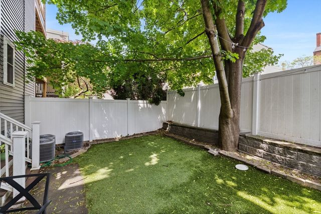 242 W 5th St 1, Boston, MA 02127