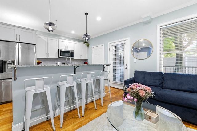 242 W 5th St 1, Boston, MA 02127