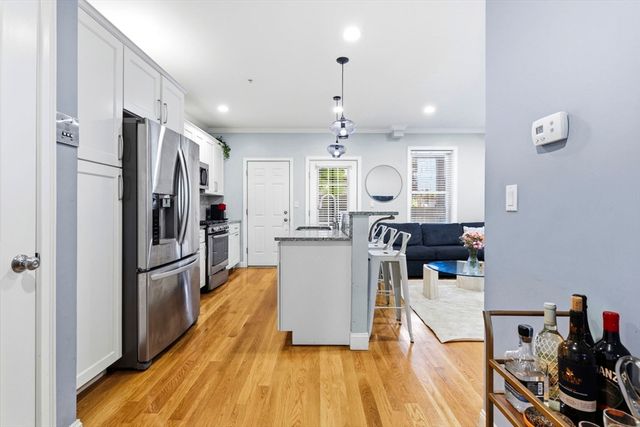 242 W 5th St 1, Boston, MA 02127