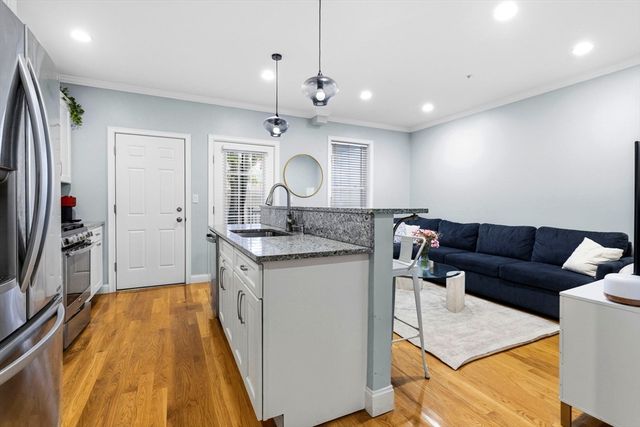 242 W 5th St 1, Boston, MA 02127
