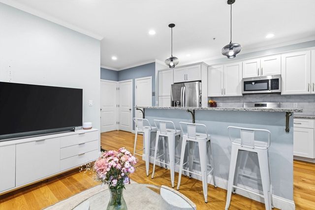 242 W 5th St 1, Boston, MA 02127