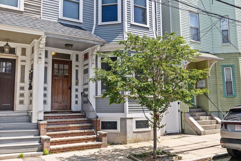 242 W 5th St 1, Boston, MA 02127
