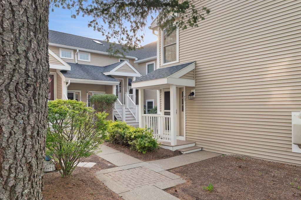 73 Bradford Commons Ln. 73, Braintree, MA 02184