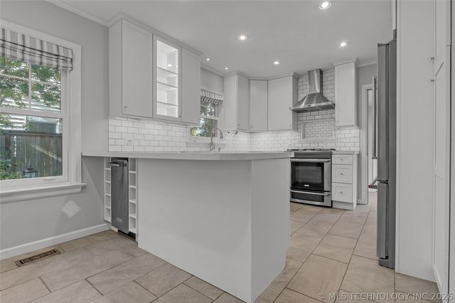 2502 S Columbia Place, Tulsa, OK 74114