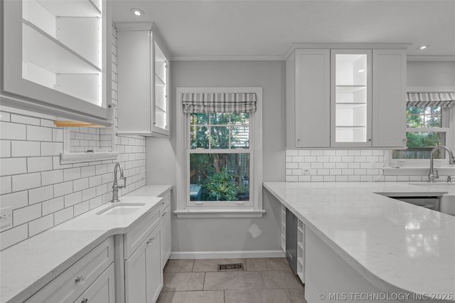 2502 S Columbia Place, Tulsa, OK 74114