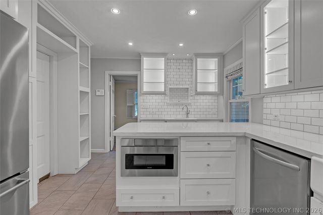 2502 S Columbia Place, Tulsa, OK 74114