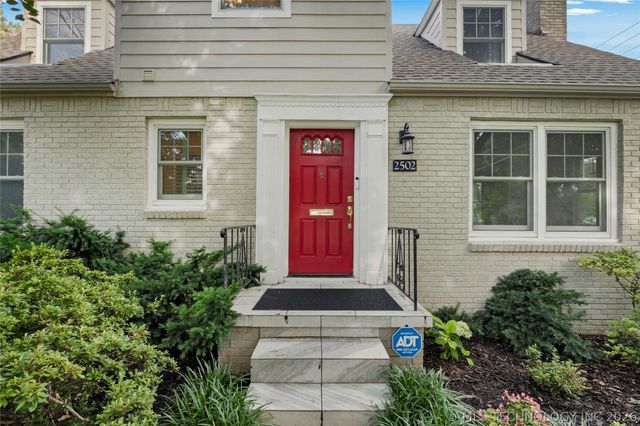 2502 S Columbia Place, Tulsa, OK 74114