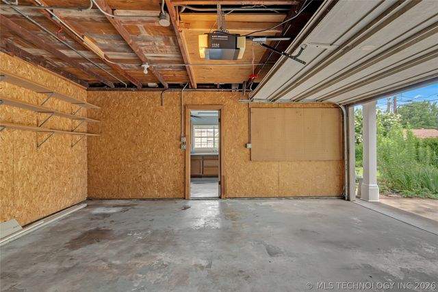 2502 S Columbia Place, Tulsa, OK 74114