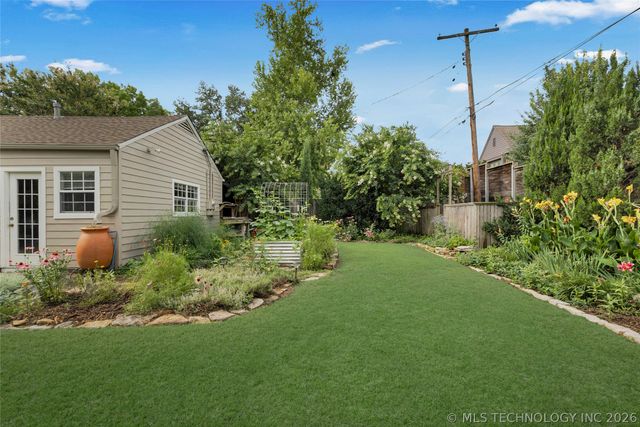 2502 S Columbia Place, Tulsa, OK 74114