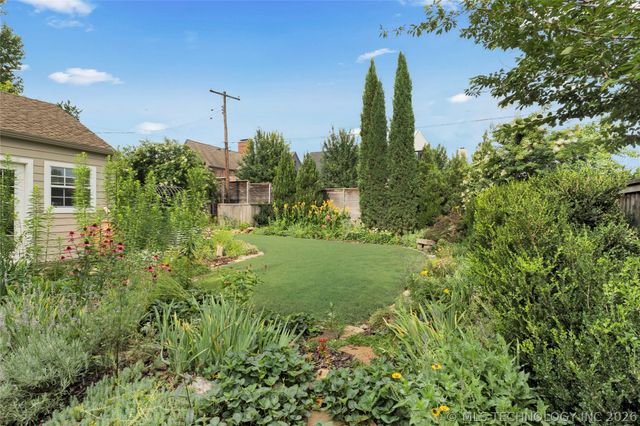 2502 S Columbia Place, Tulsa, OK 74114