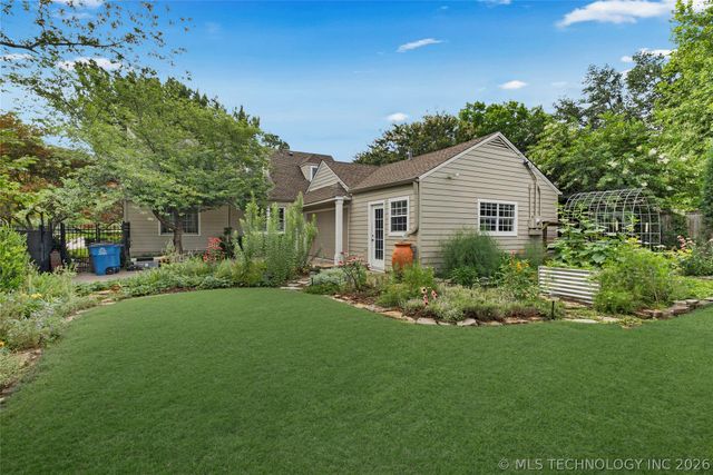 2502 S Columbia Place, Tulsa, OK 74114