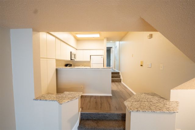 7474 Fair Oaks Avenue 7405, Dallas, TX 75231