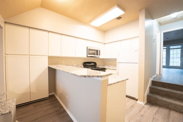 7474 Fair Oaks Avenue 7405, Dallas, TX 75231