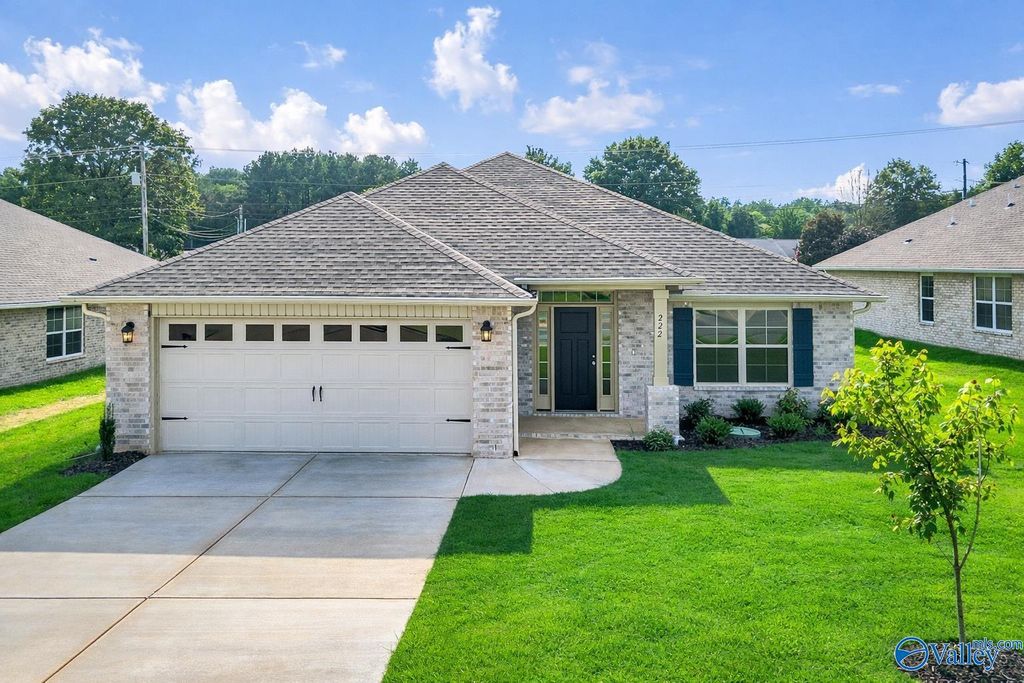 107 Sidney Ruth Drive, New Market, AL 35761