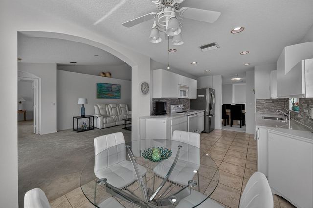 7676 Springwater Place 201, Boynton Beach, FL 33437