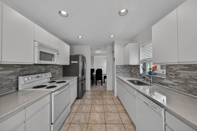 7676 Springwater Place 201, Boynton Beach, FL 33437