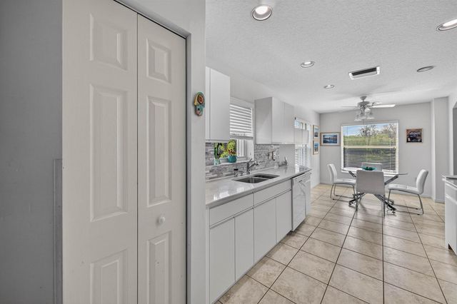 7676 Springwater Place 201, Boynton Beach, FL 33437