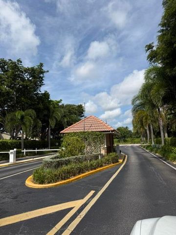 11563 BRIARWOOD Circle 4, Boynton Beach, FL 33437