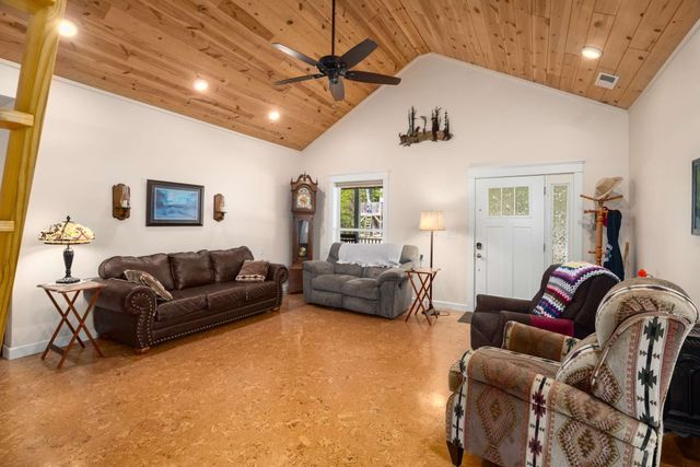 611 Rocky Dr, Dickson, TN 37055
