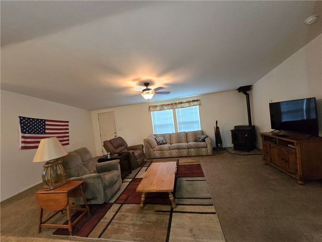 3689 N Avra Road, Golden Valley, AZ 86413