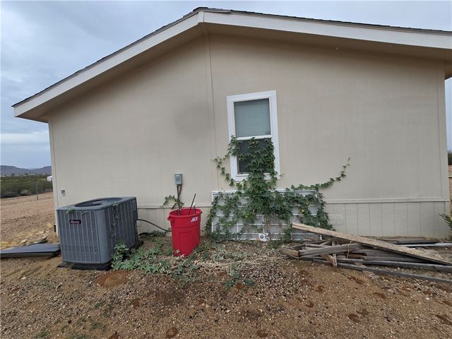 3689 N Avra Road, Golden Valley, AZ 86413