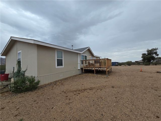 3689 N Avra Road, Golden Valley, AZ 86413