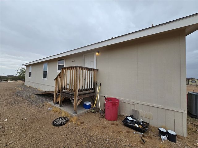 3689 N Avra Road, Golden Valley, AZ 86413