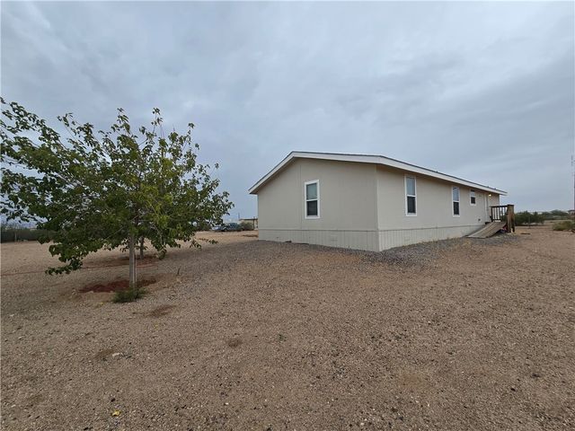 3689 N Avra Road, Golden Valley, AZ 86413
