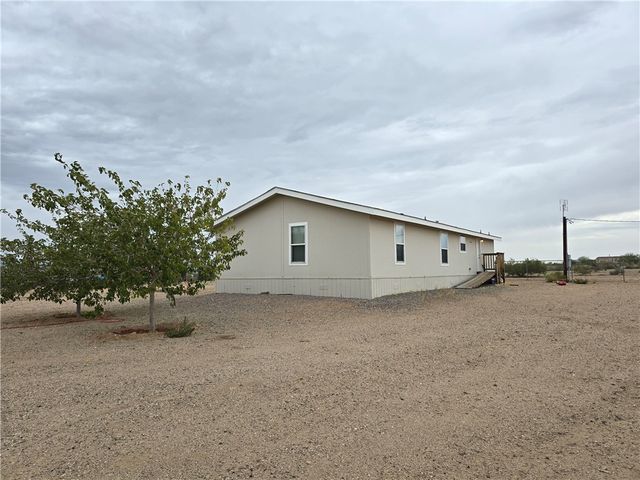 3689 N Avra Road, Golden Valley, AZ 86413