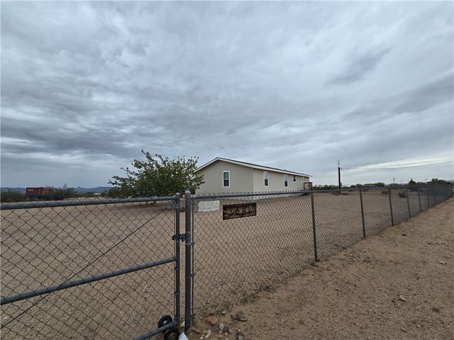 3689 N Avra Road, Golden Valley, AZ 86413