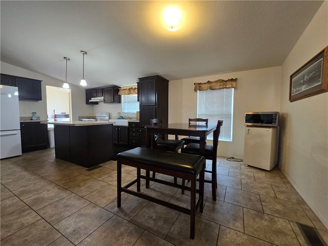 3689 N Avra Road, Golden Valley, AZ 86413