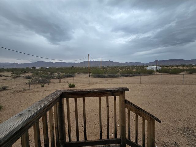 3689 N Avra Road, Golden Valley, AZ 86413