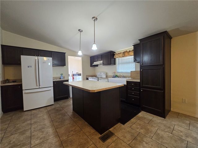 3689 N Avra Road, Golden Valley, AZ 86413