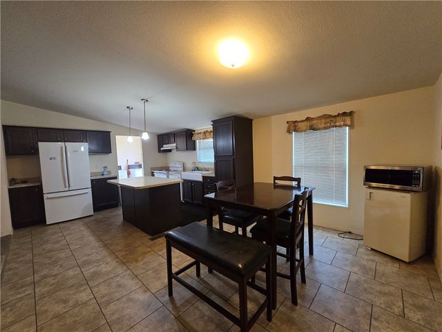 3689 N Avra Road, Golden Valley, AZ 86413