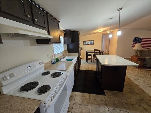 3689 N Avra Road, Golden Valley, AZ 86413