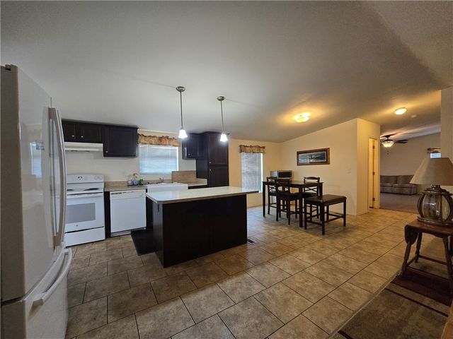 3689 N Avra Road, Golden Valley, AZ 86413