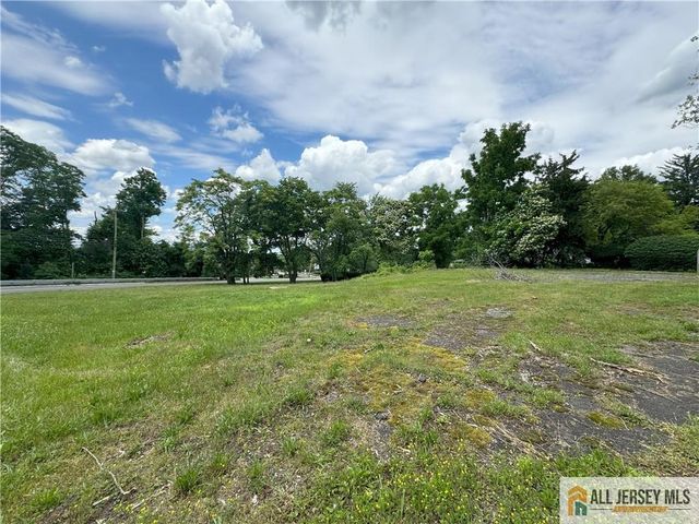 1 Wickatunk Road, Manalapan, NJ 07726