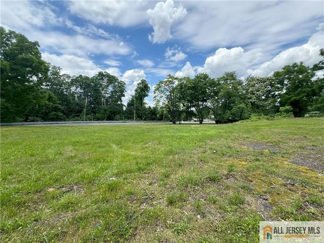 1 Wickatunk Road, Manalapan, NJ 07726
